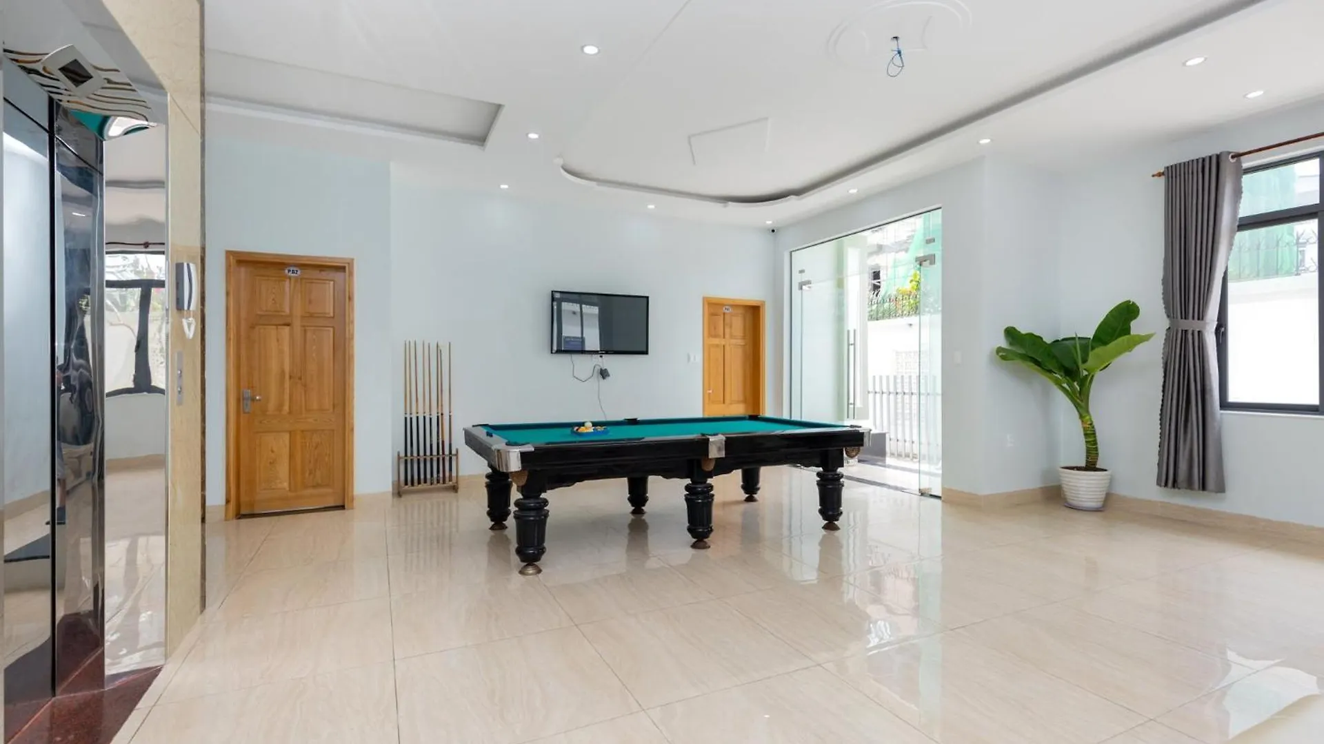 Hoang My Villa - 12 Phong Ngu - Free Bida Karaoke Thang May 头顿