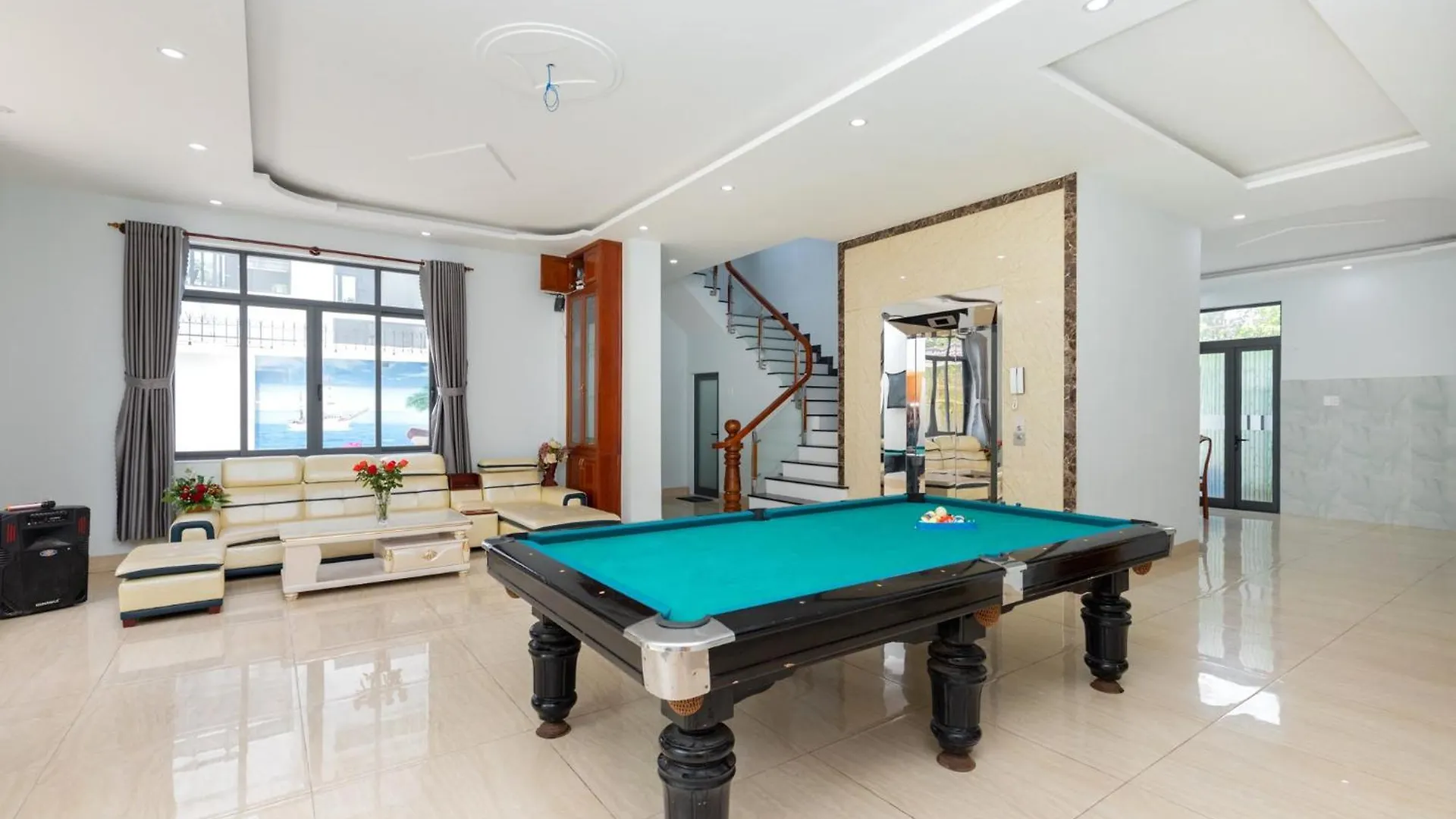 Hoang My Villa - 12 Phong Ngu - Free Bida Karaoke Thang May 头顿 0*,