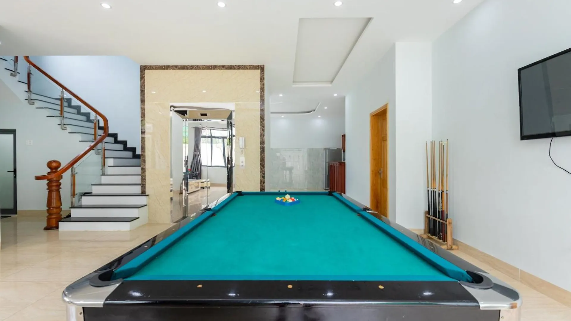 Hoang My Villa - 12 Phong Ngu - Free Bida Karaoke Thang May 头顿 越南